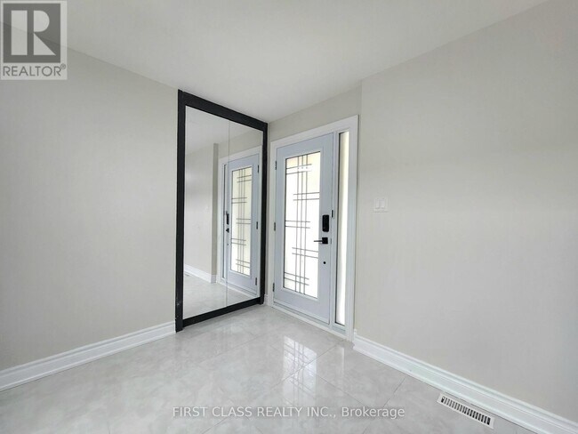 Building Photo - 15 Strathmore Dr