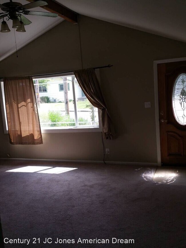 Foto del edificio - 4 br, 1 bath House - 1424 NE A Street