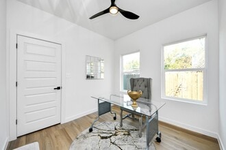 Building Photo - 1216 D E 34th St