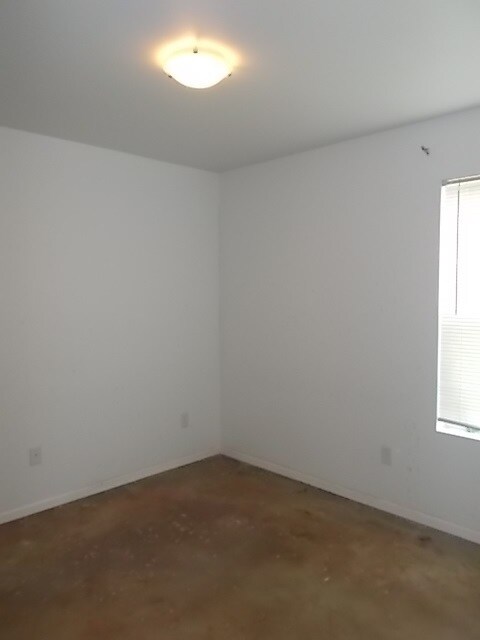 Foto del edificio - 2 Bed/ 1 Bath/ 1 Car Garage Home