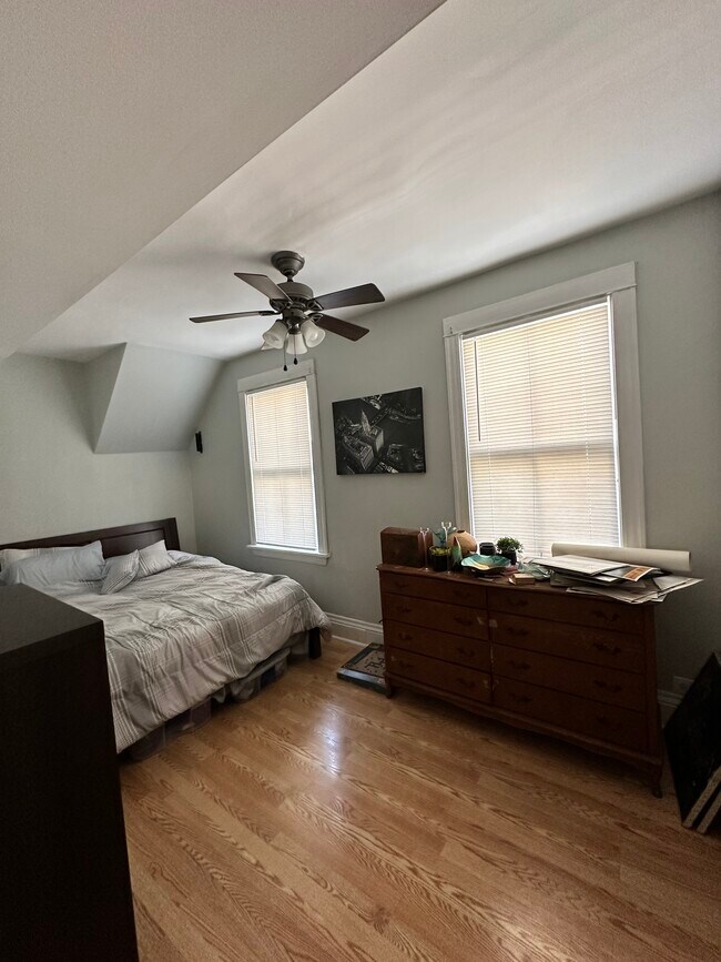 Foto del edificio - 4123 N Narragansett Ave