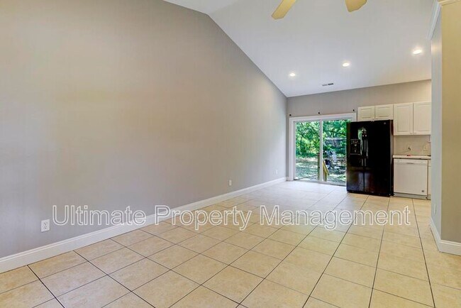 Foto del edificio - 220-1 Rose Ave