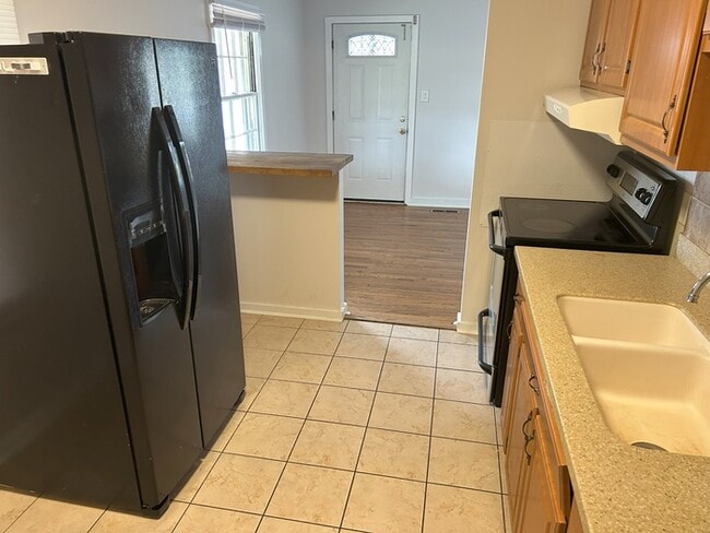 Building Photo - ***Limited-Time Offer: Up to 2 Months Free! Lease for 13 months and get 1 month free, extend to 2...