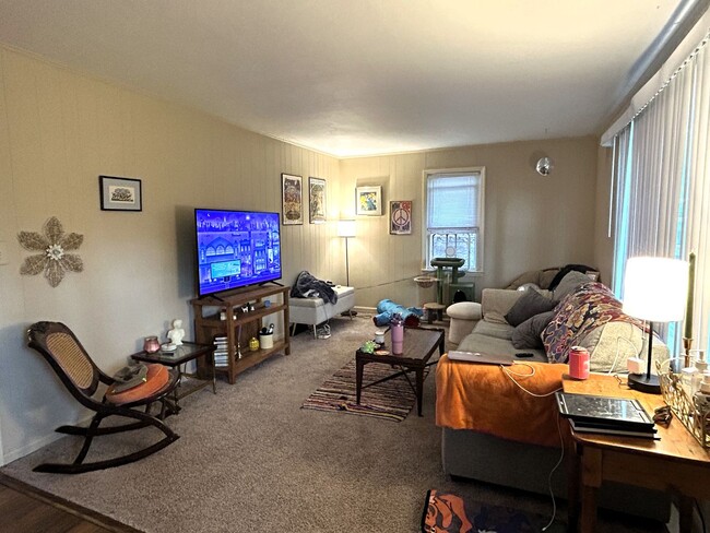 Foto del edificio - Charming Ranch Right Off W King Street!