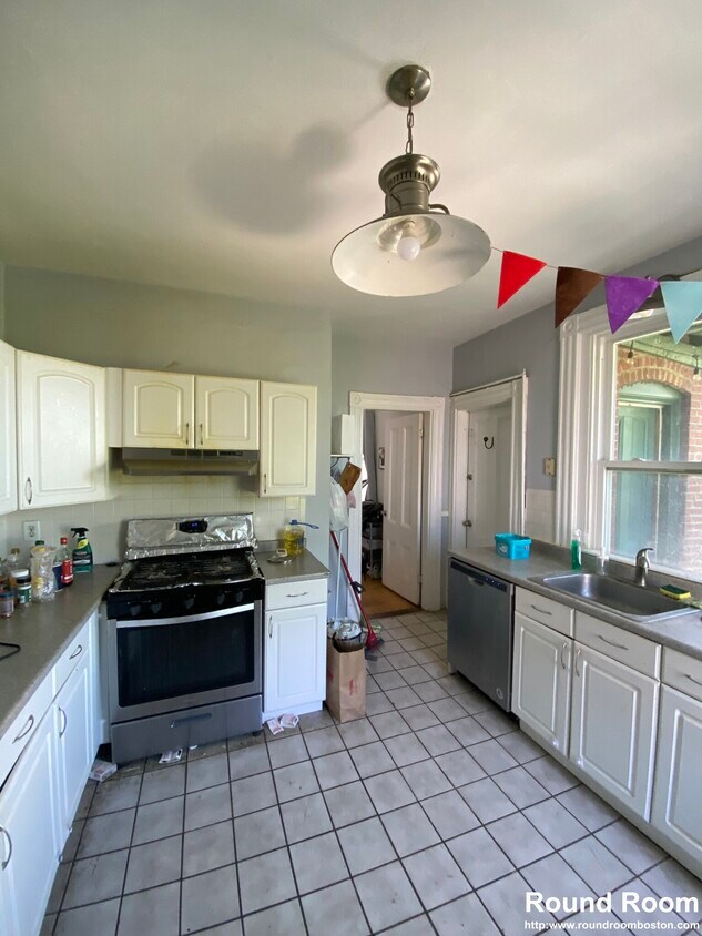 93 Walnut St Unit 3, Brookline, MA 02445 93 Walnut St Brookline, MA