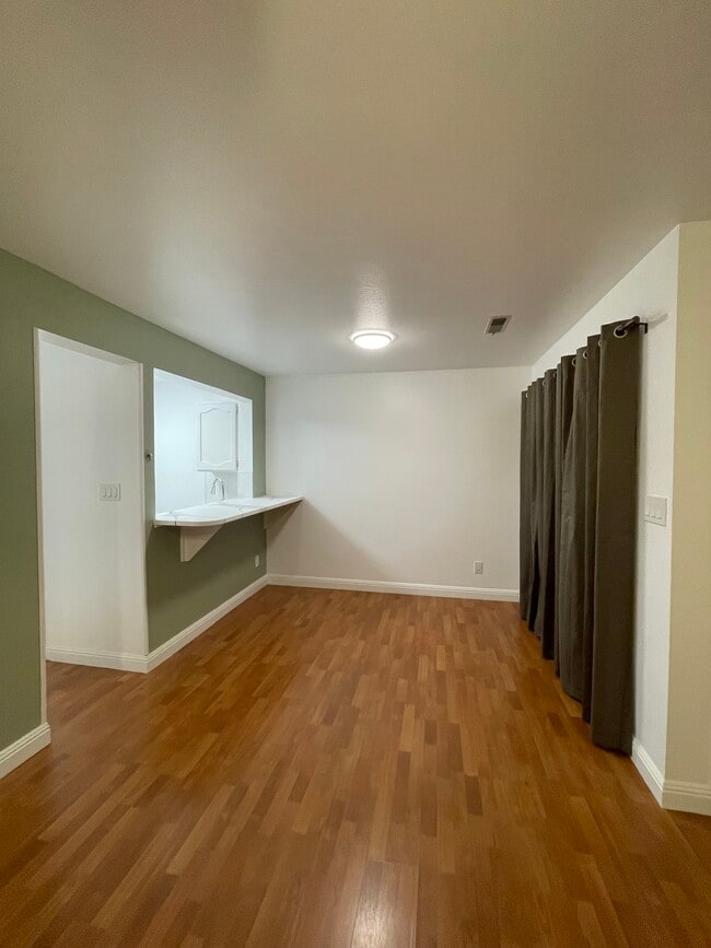 Building Photo - 480 S 200 W