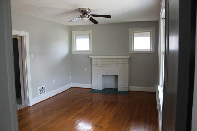 Family Room #1 - 7332 Maple Ave