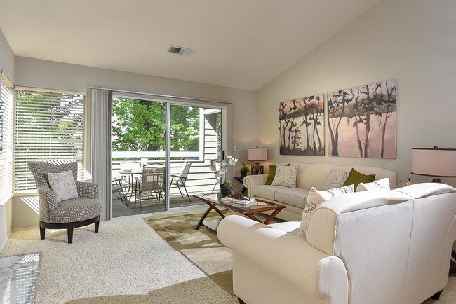 Foto del edificio - 1711 Parkview Green Cir