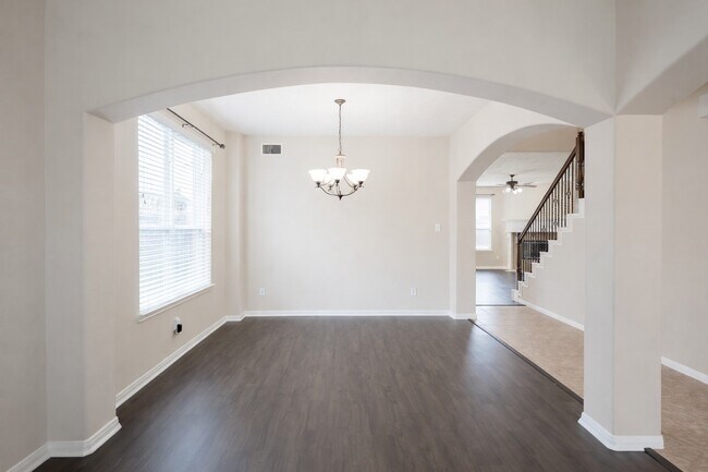 Building Photo - 16906 Langham Heights Ln