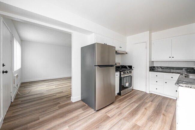 2 habitaciones, 1.5 baños - 900 pies cuadrados - Cocina/Comedor - 1425 W Stoneridge Ct.