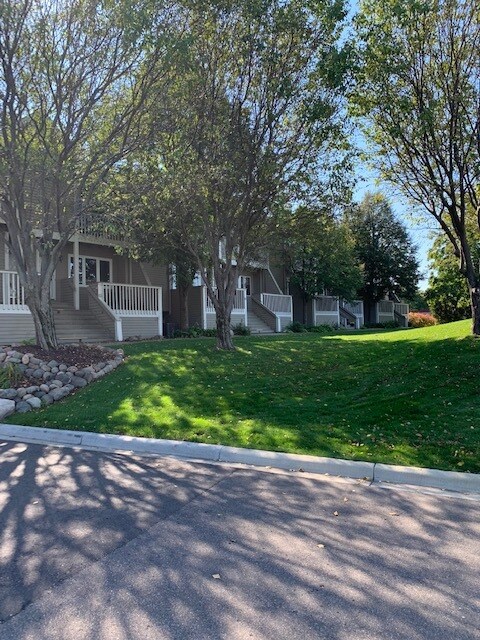 Primary Photo - 1601 Wayzata Blvd