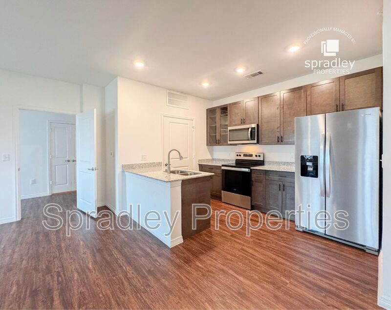 Primary Photo - 1124 W Ave O