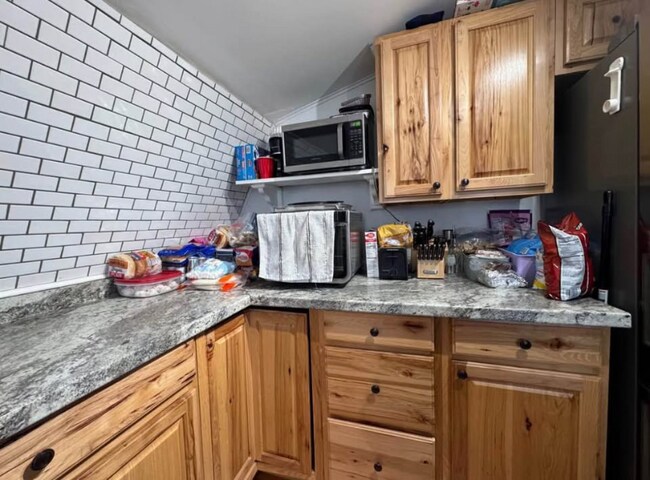 Foto del edificio - 18 Old Hollis Rd