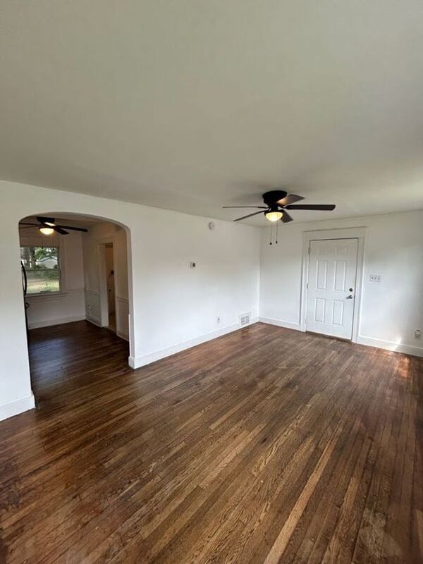 Foto del edificio - 3913 Larchmont Ln