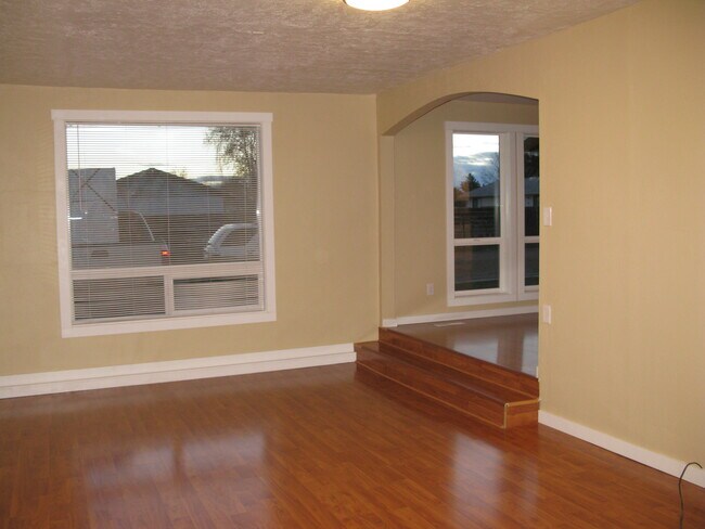 Foto del edificio - 305 S 5th St W