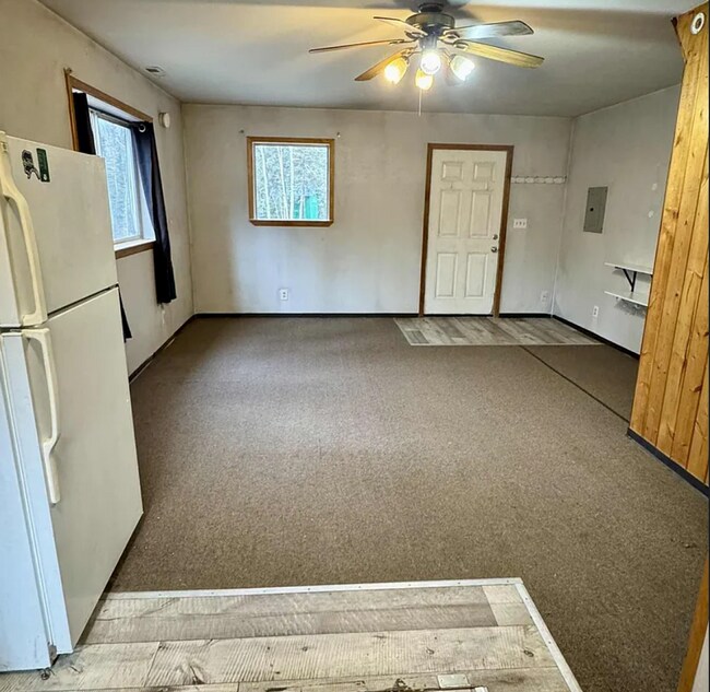 Foto del edificio - Private Home That's Still Close to the Amenities You Need!