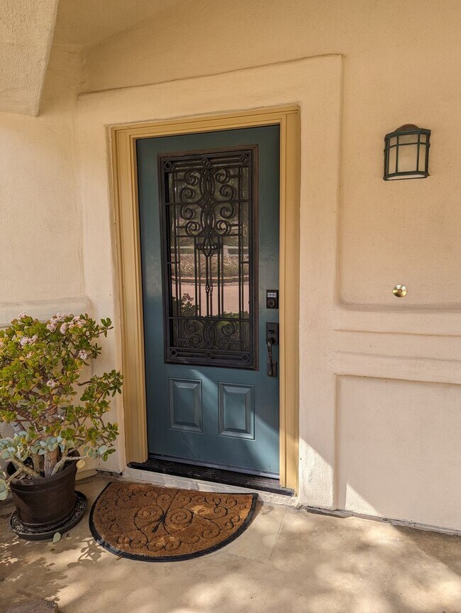 Building Photo - Beautiful 3 bedroom, 2 bath in San Diego County Estates- Amazing backyard, perfect for entertaini...