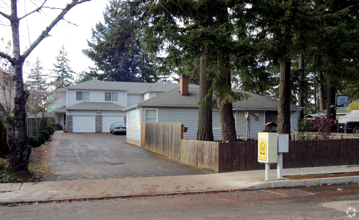 Primary Photo - 2415-2419 SE 141st Ave