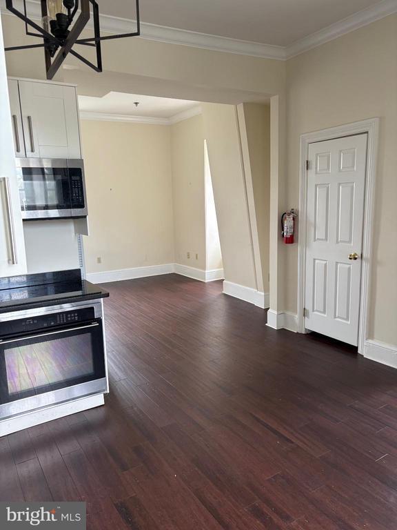 Foto del edificio - 10 N Main St