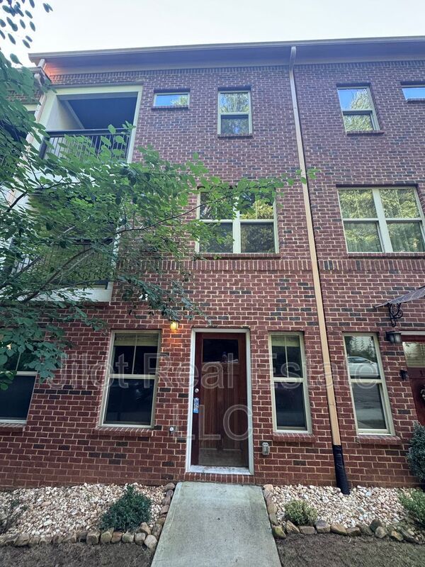 Photo - 1280 Dahlgren Lane House