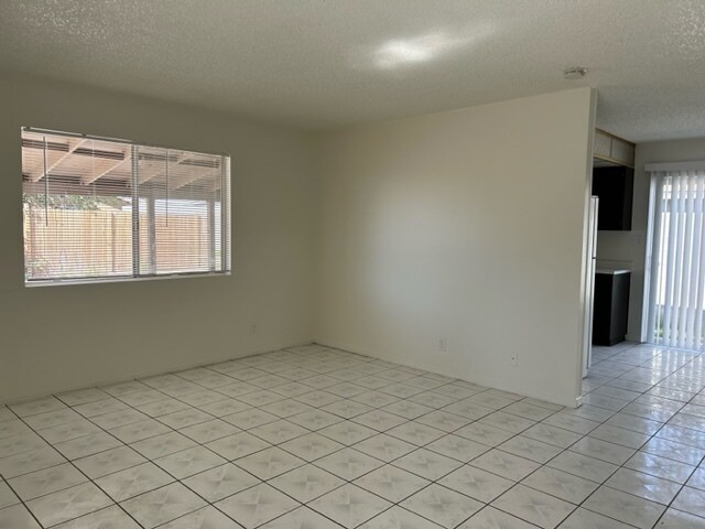 Foto del edificio - 4754 E Harmon Ave