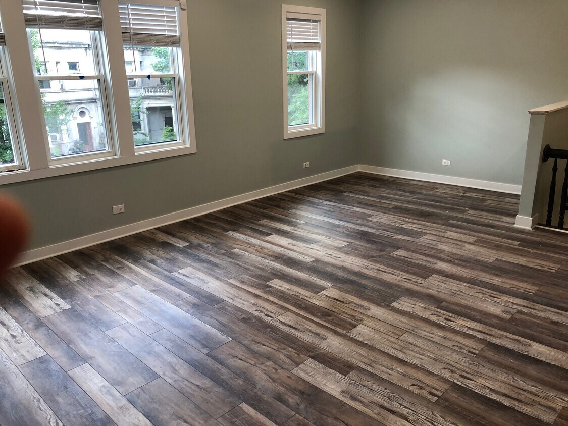 Foto principal - 901 S Oakley Blvd