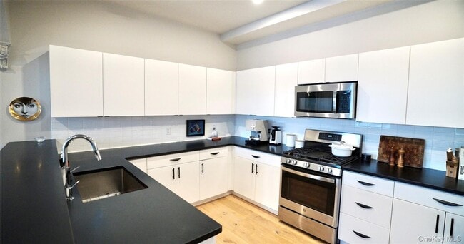 Building Photo - 249 Main St