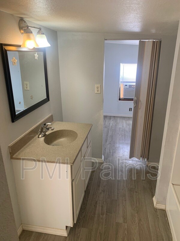 Building Photo - 2051 Orange Dr