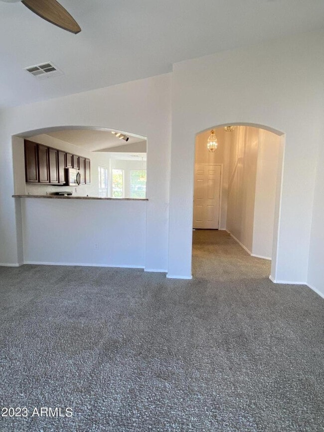 Building Photo - 45462 W Tulip Ln