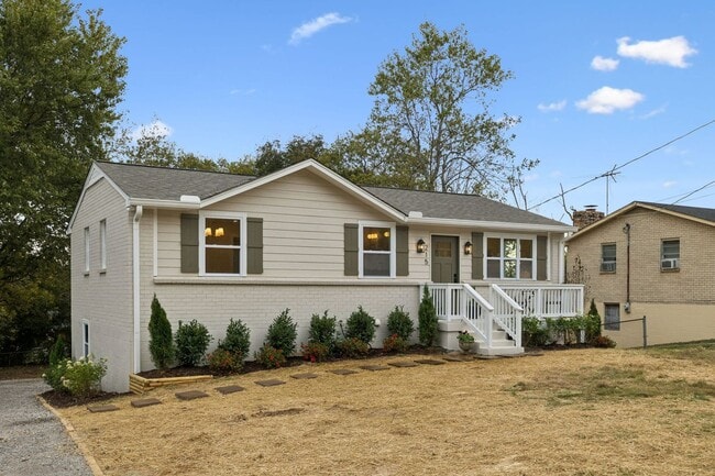 Building Photo - 215 Ash Dr