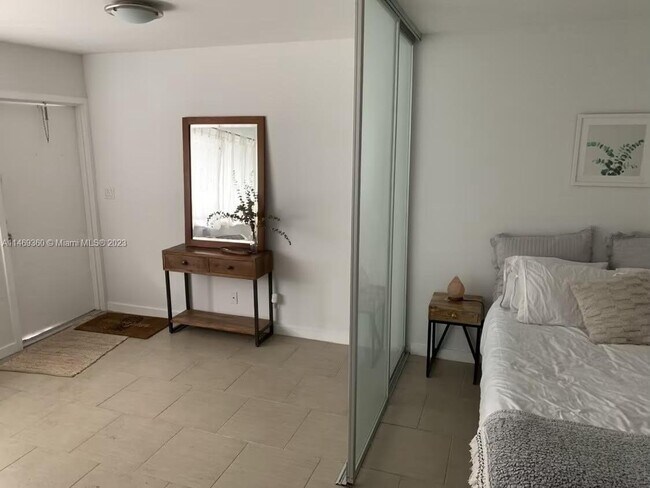 Foto del edificio - 2830 NE 30th Pl