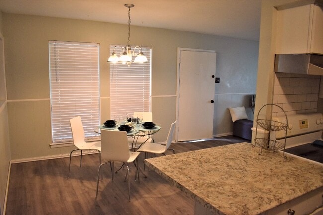 Foto del edificio - 1300 Milam Way