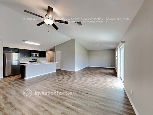 Foto del edificio - 742 NE 7th Pl