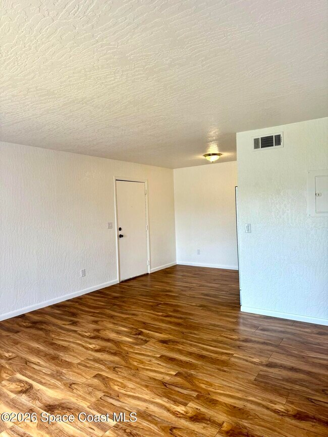 Foto del edificio - 2100 Forest Knoll Dr NE
