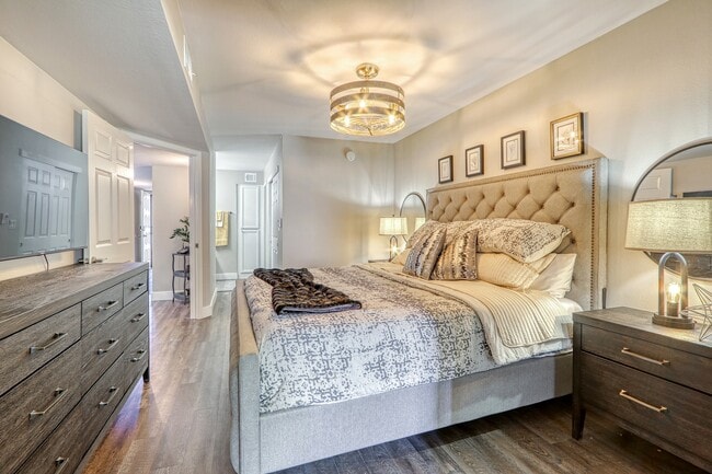 Master bedroom - 8651 E Royal Palm Rd