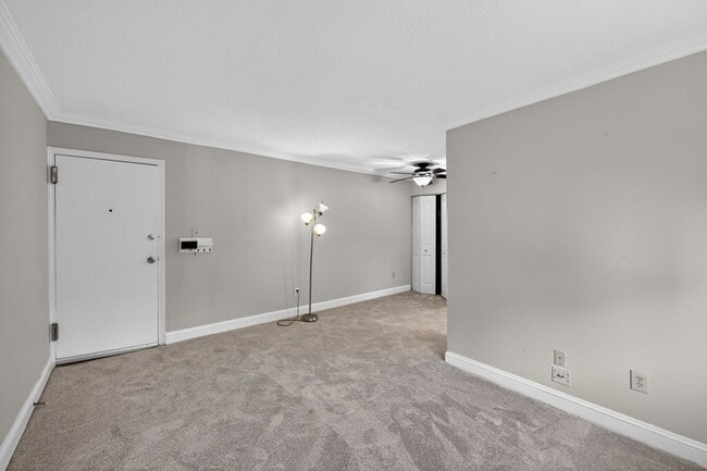 Foto del edificio - 2237 Farrington Ave