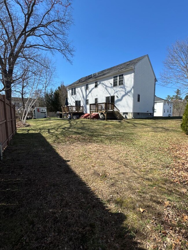 Building Photo - 2 Bedroom 1.5 bath Townhouse