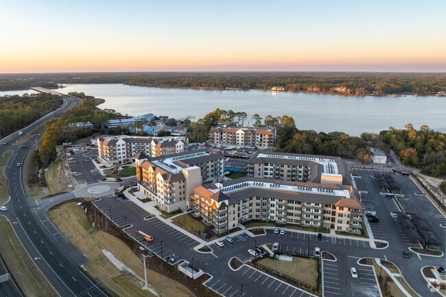 Aerial - Vintage Lake Powell Apartments