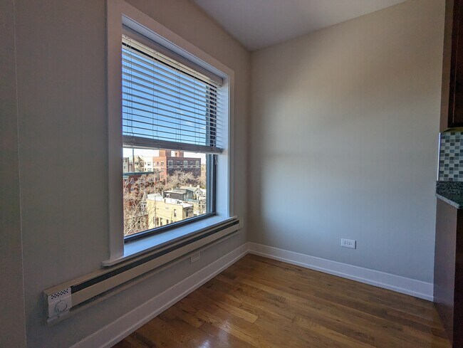 Foto del edificio - 556 W Arlington Pl