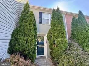 Building Photo - 526 Lancaster Pl