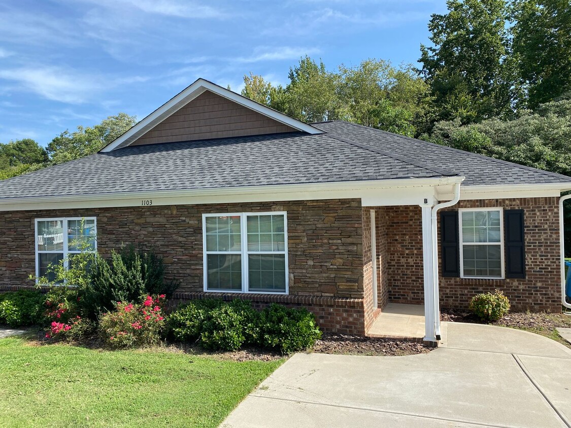 Primary Photo - Move-in Ready!