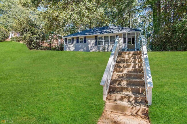 Foto del edificio - 1807 Oakmont Dr NW