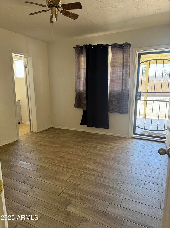 Foto del edificio - 1321 E Hall St