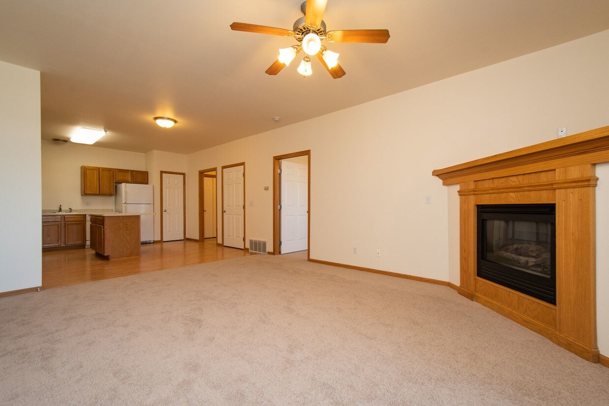 Woodridge Estates Apartments in Coralville, IA