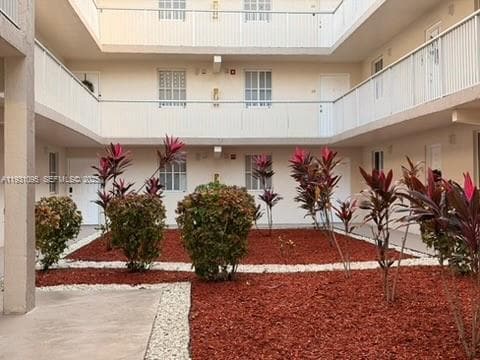 Foto del edificio - 6115 NW 186th St