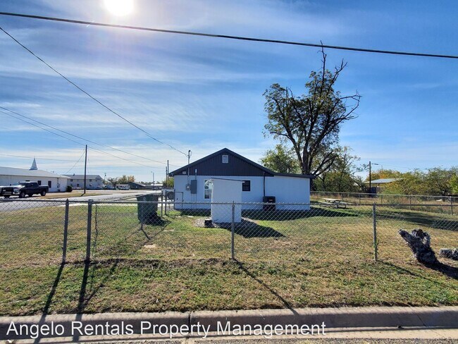 Building Photo - 3 br, 1 bath House - 1125 N. Pope St.