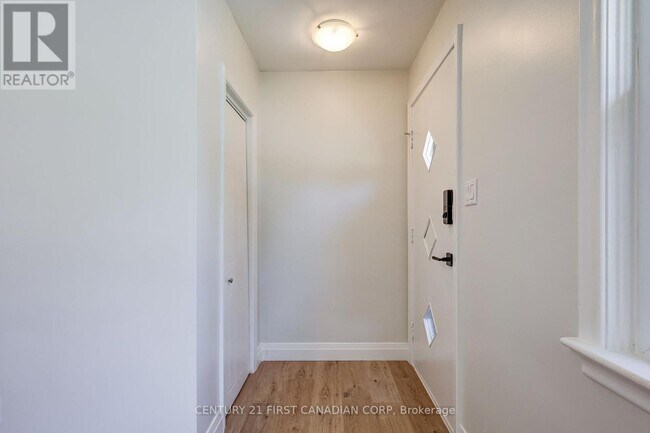 Building Photo - 1805 Whitehall Dr