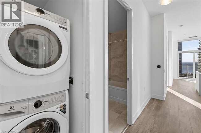 Building Photo - 2088 James St