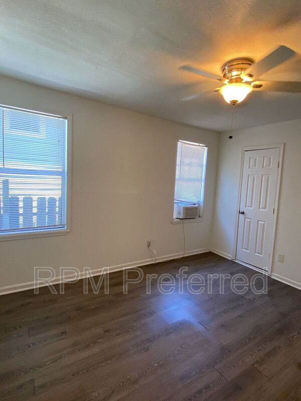 Building Photo - 5523 Avenue O 1/2