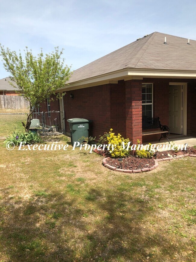 Building Photo - 314 Janelle Dr